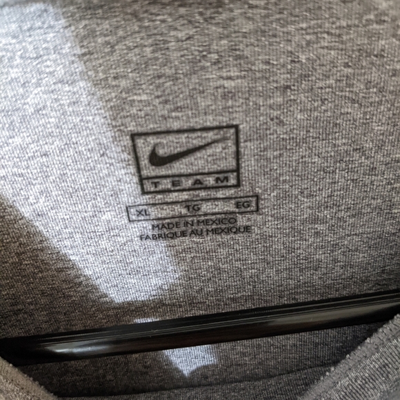 Vintage NIKE compression shirt.  Size XL. - Picture 4 of 4